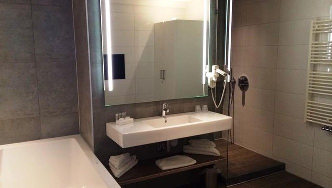 luxe familiekamer met bubbelbad Hotel Gilze - Tilburg
